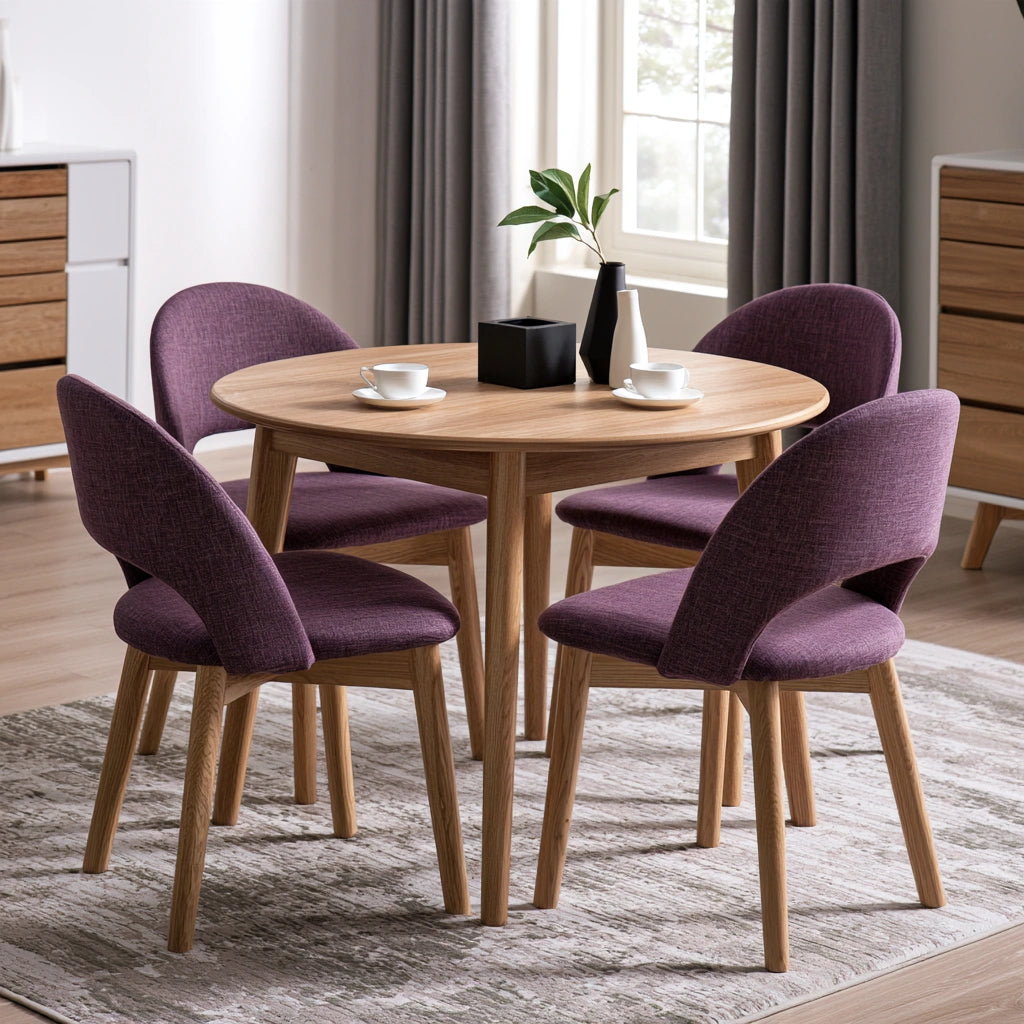 Table à manger en bois, coloris brun clair